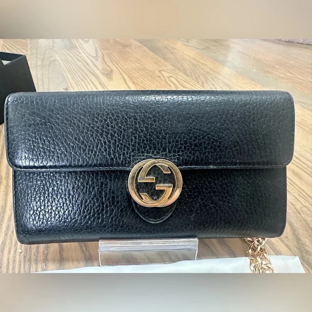 Gucci Black InterlockingG Pebbled Leather Wallet with Chain, Box and Dustbag.